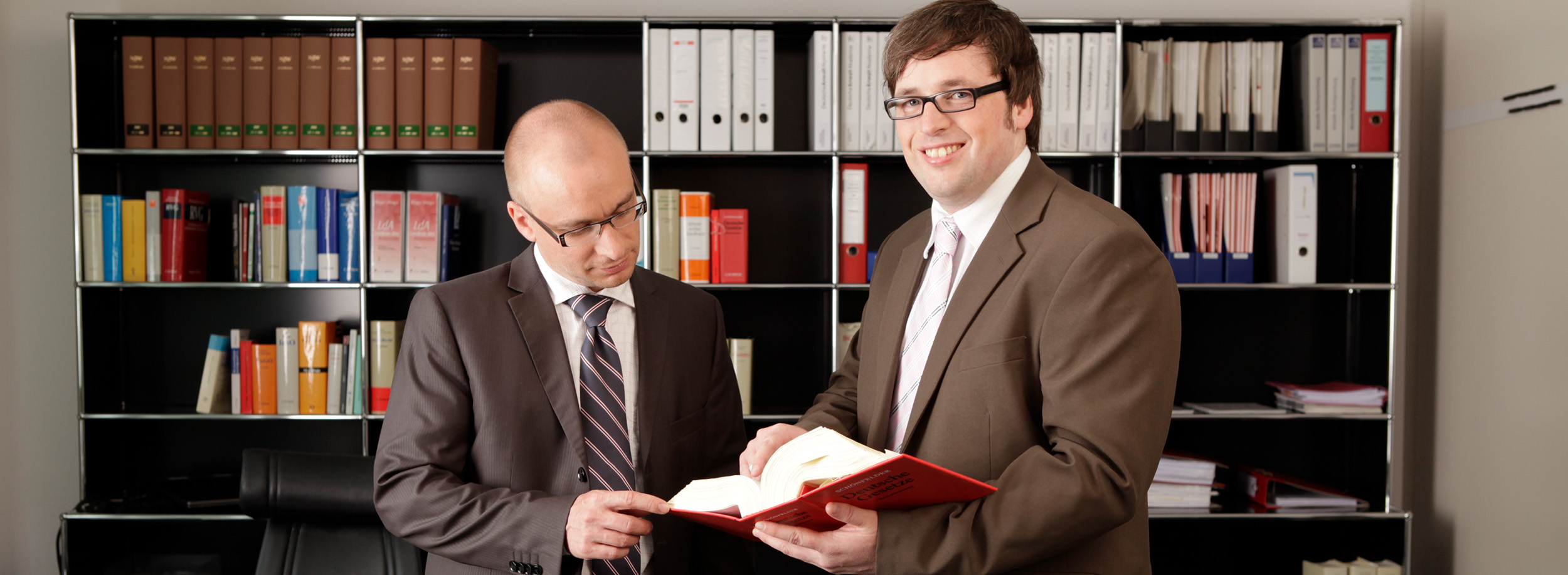  Ansprechpartner_Recht.jpg